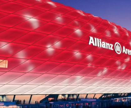 开云体育中国-国王对阵雄鹿，詹姆斯成为全场焦点，当传奇超越胜负