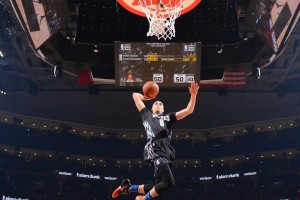 开云下载-季后赛抢七之夜，托尼关键回合不手软