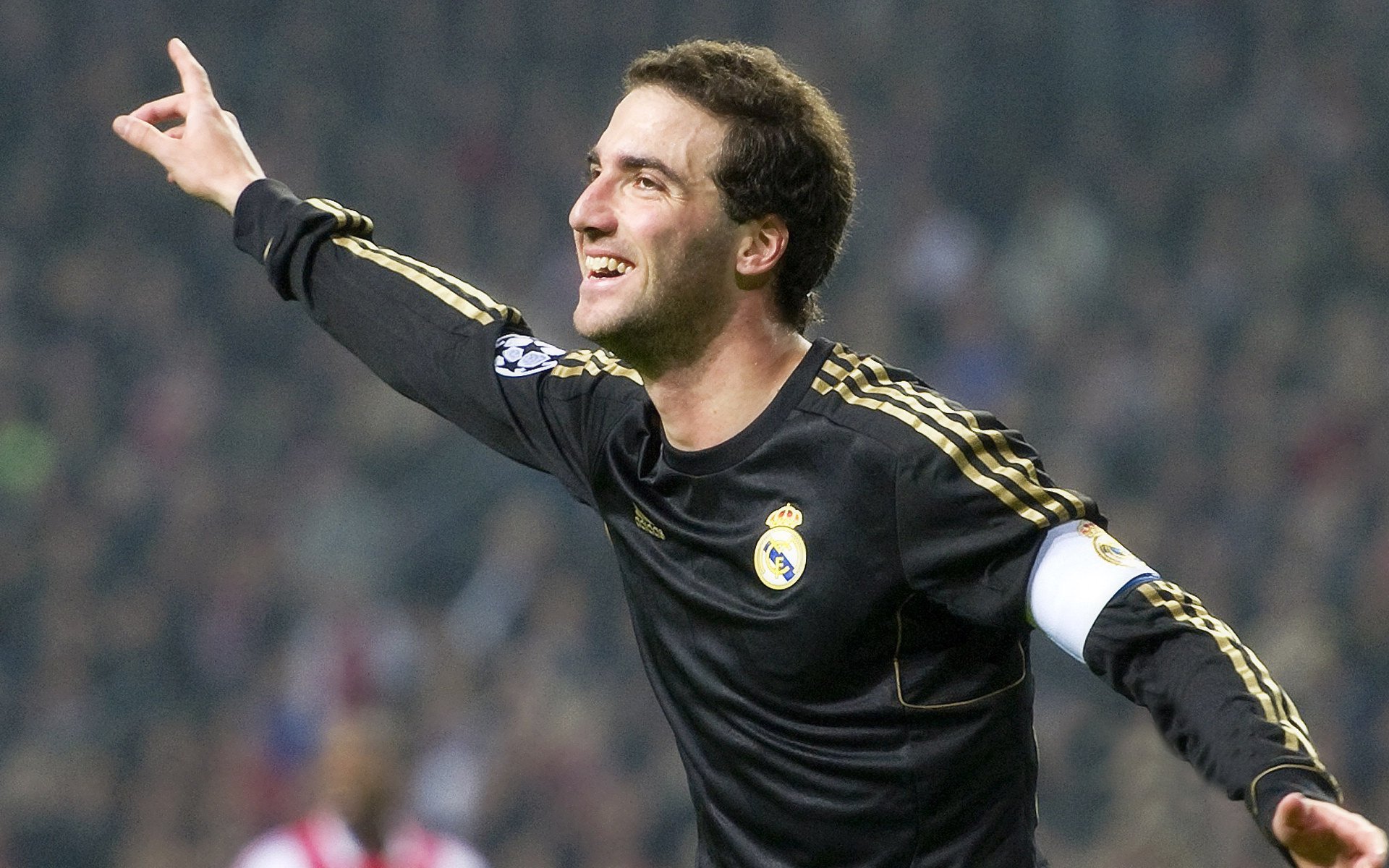 红黑军团南美扬威，托尼一锤定音，AC米兰横扫秘鲁之旅成经典