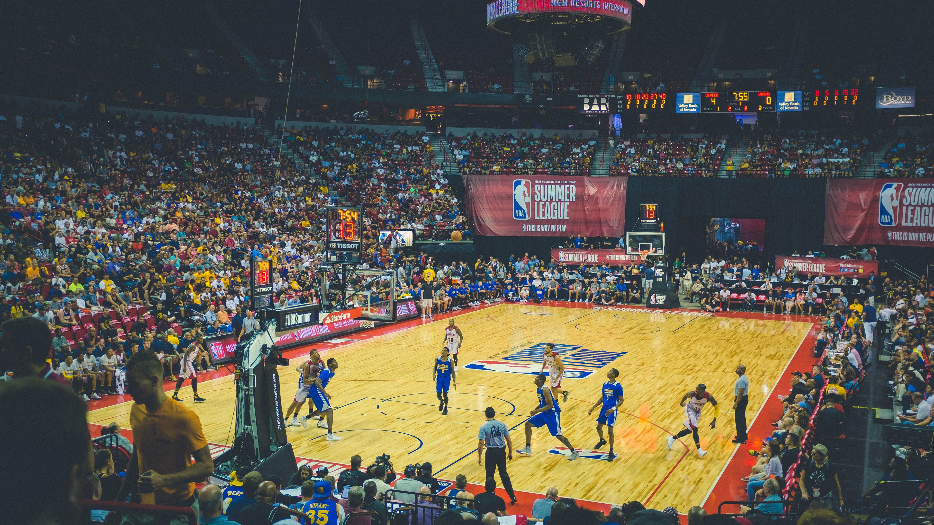 山西队强势拿下猛龙，浓眉在东决关键战接管比赛，当东方坚韧遇上西方统治力